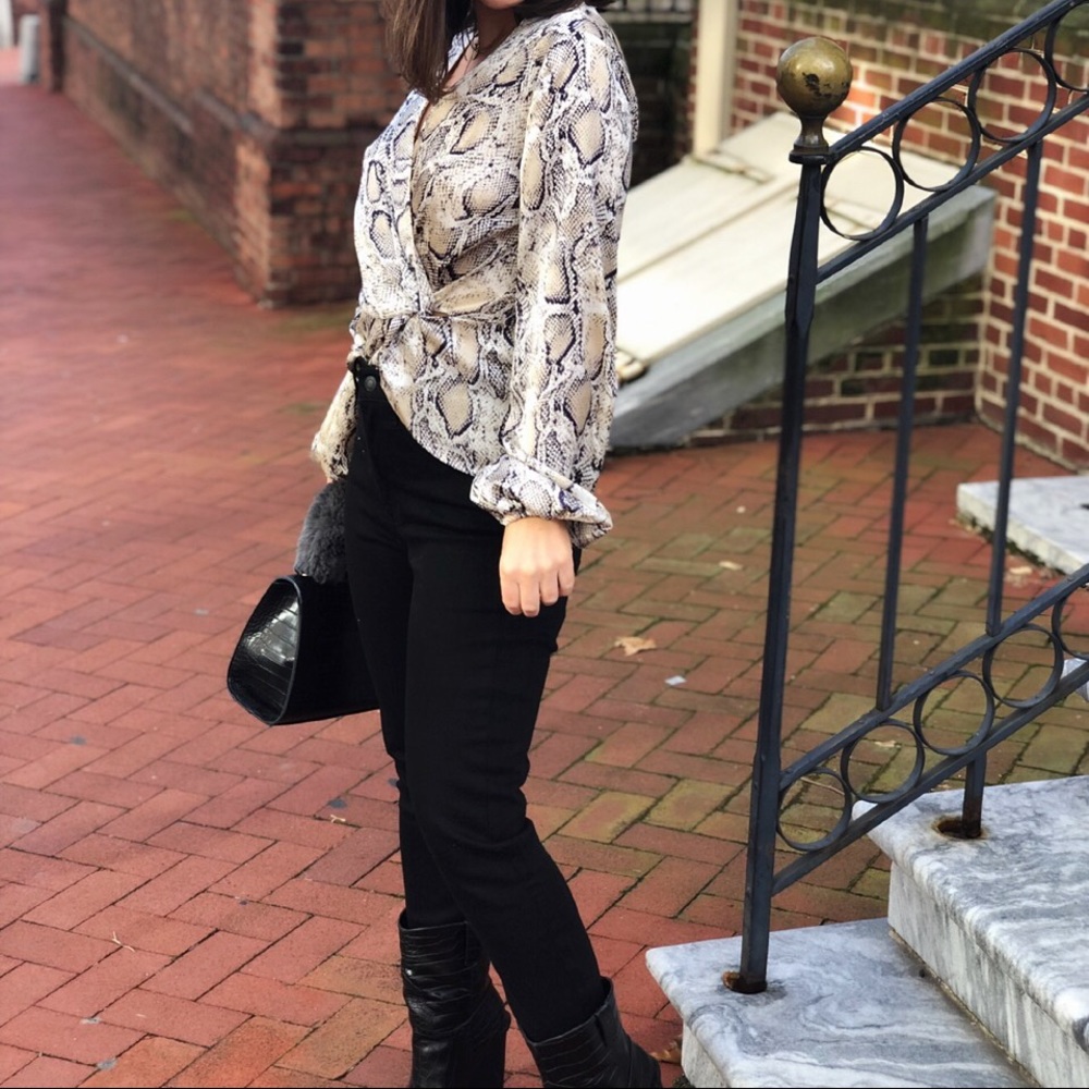 Last 1✨Gwyneth Snake Print Puff Sleeve Top - Picture 6 of 8